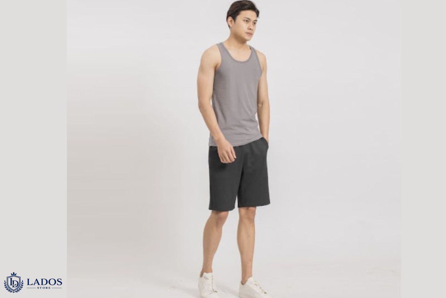 Thời trang nam tối giản với áo tank top và quần short